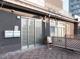 エントランスの外観