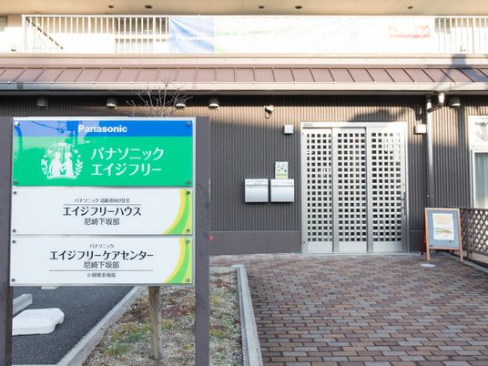 案内看板とエントランス