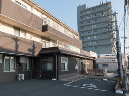 施設の外観正面ビュー