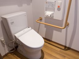 バリアフリー設計のトイレ