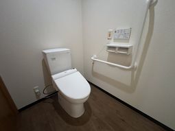 手すり付きトイレ  