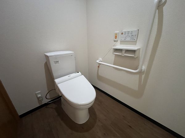 手すり付きトイレ  