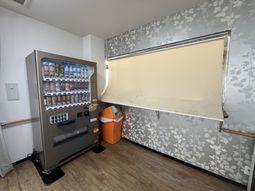 自販機のある休憩スペース  