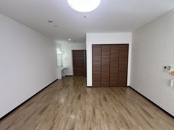 木目床の居室  