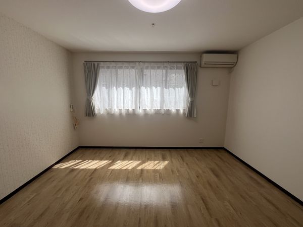 明るい居室の空間