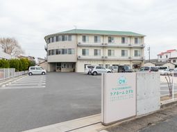 円形コーナーの建物外観