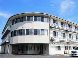 ゆったりとした建物の外観