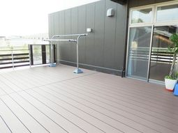 清潔なテラススペース