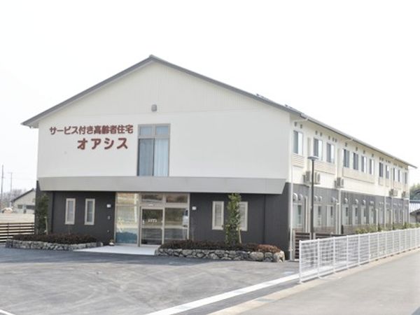 清潔感のある建物エントランス