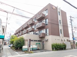 多階層の建物外観