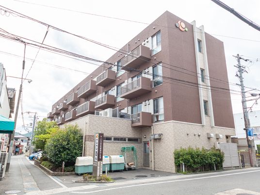 多階層の建物外観