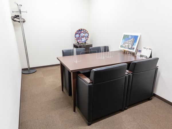 シンプルな会議室風景
