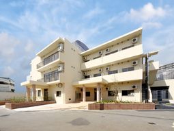 清潔感ある明るい建物外観
