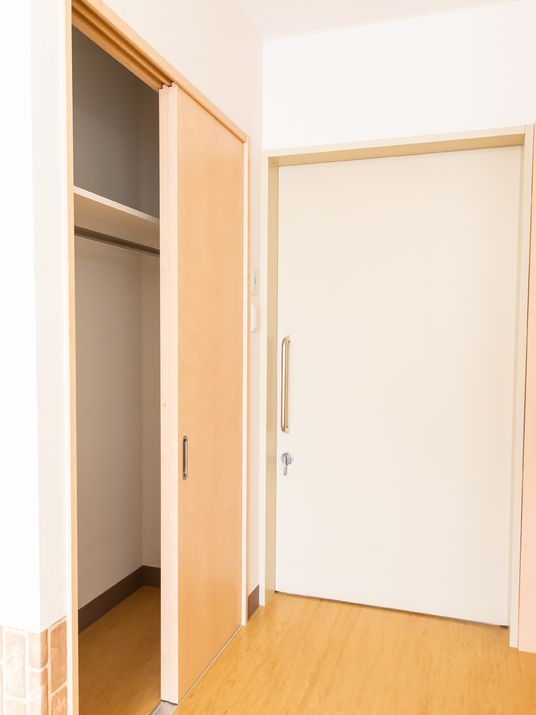 居室のクローゼットと扉