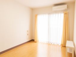 明るい空間の洋室