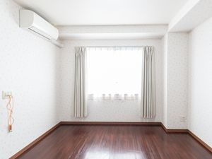 清潔な空間の洋室