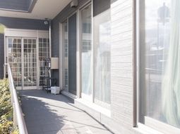 明るいテラス風景