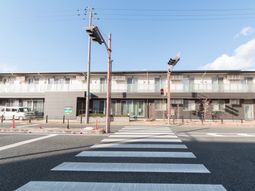 施設の外観風景