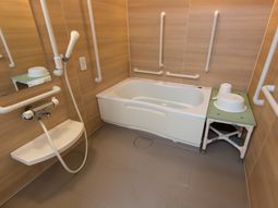バリアフリーの浴室設備