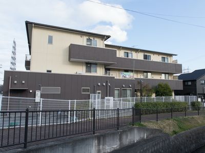 多階層の建物の外観