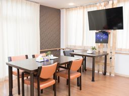 明るいダイニング空間