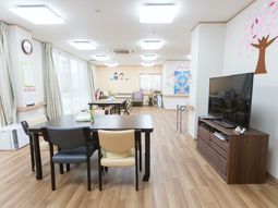 明るい居間の様子