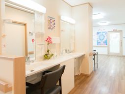 明るい洗面台の空間