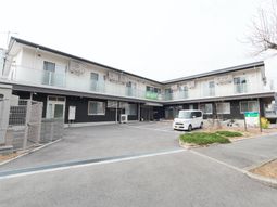 明るい外観の建物