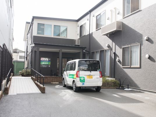 エントランスの外観
