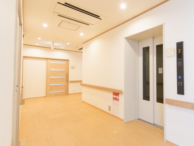 明るい廊下の角