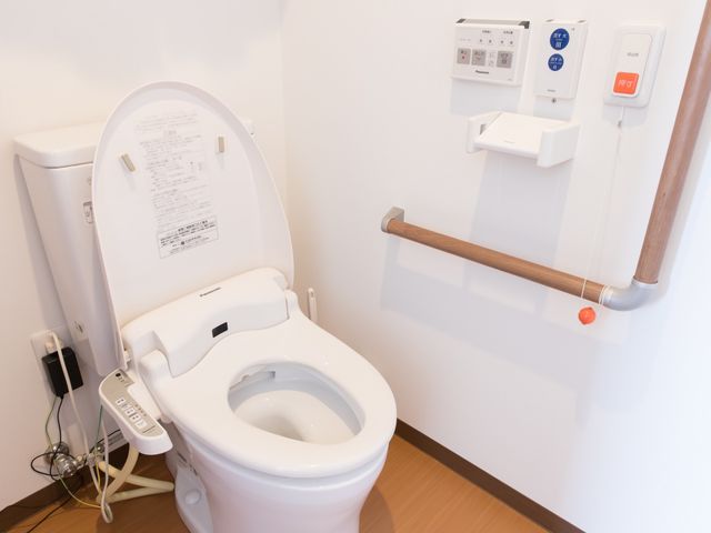 バリアフリー設計のトイレ