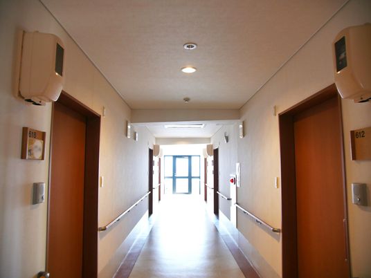 広々とした廊下の様子