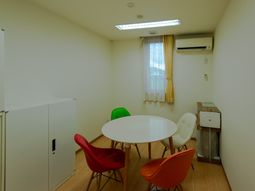 清潔な洋室の居室