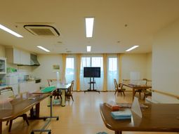 明るい共用リビング