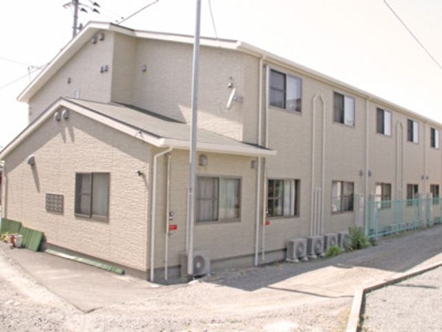 明るい日差しの外観 外観 ゆとりある環境に佇む施設です。日々の快適な勤務をお考えの方にお勧めします。