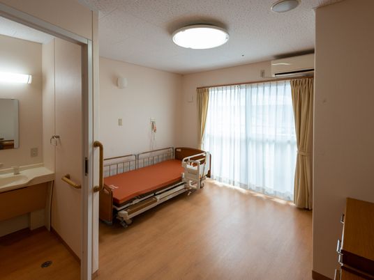 明るい居室の一角