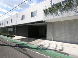 施設の清潔な外観