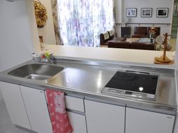 清潔なキッチンカウンター