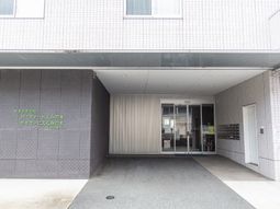 モダンなエントランス外観