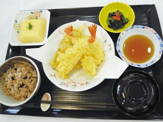 彩り豊かな食事膳