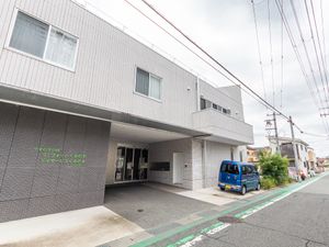 建物外観の正面入口