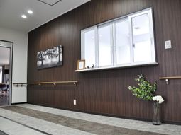 温かみのある廊下の一角