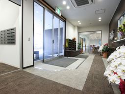 入口のアプローチが広々