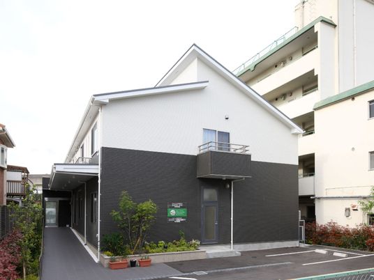 清潔感のある建物の外観
