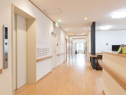 清潔感のある広い廊下