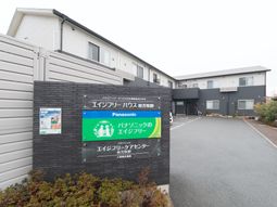 清潔感のある建物エントランス