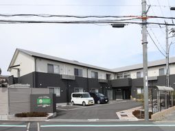 モダンなデザインの建物外観