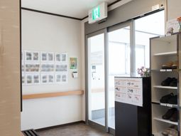 明るいエントランス風景