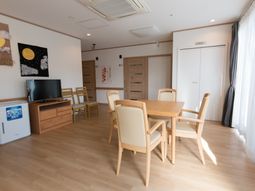 明るい居室の様子