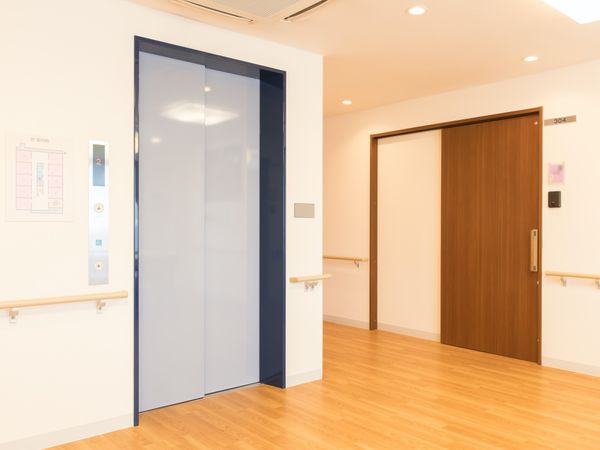 廊下とエレベーター